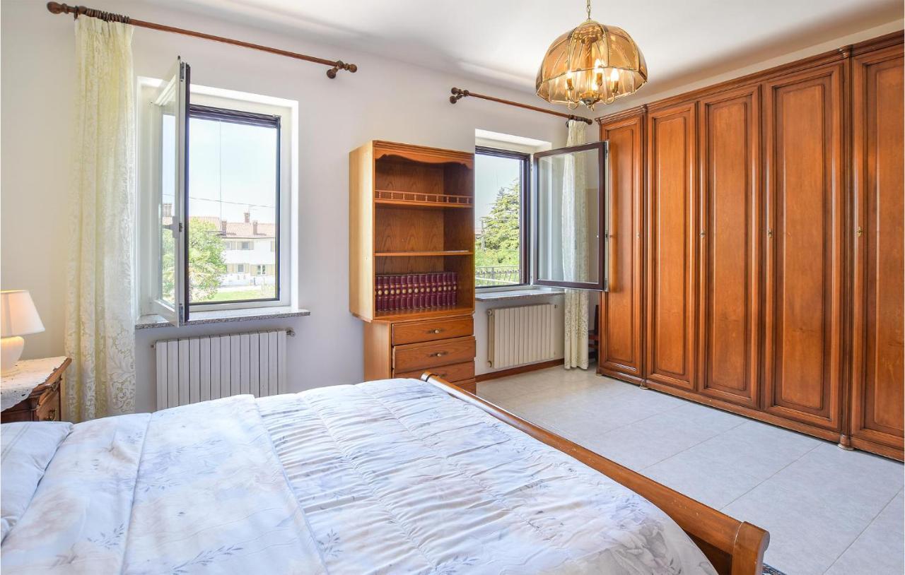 2 Bedroom Cozy Apartment In Grado Exteriör bild