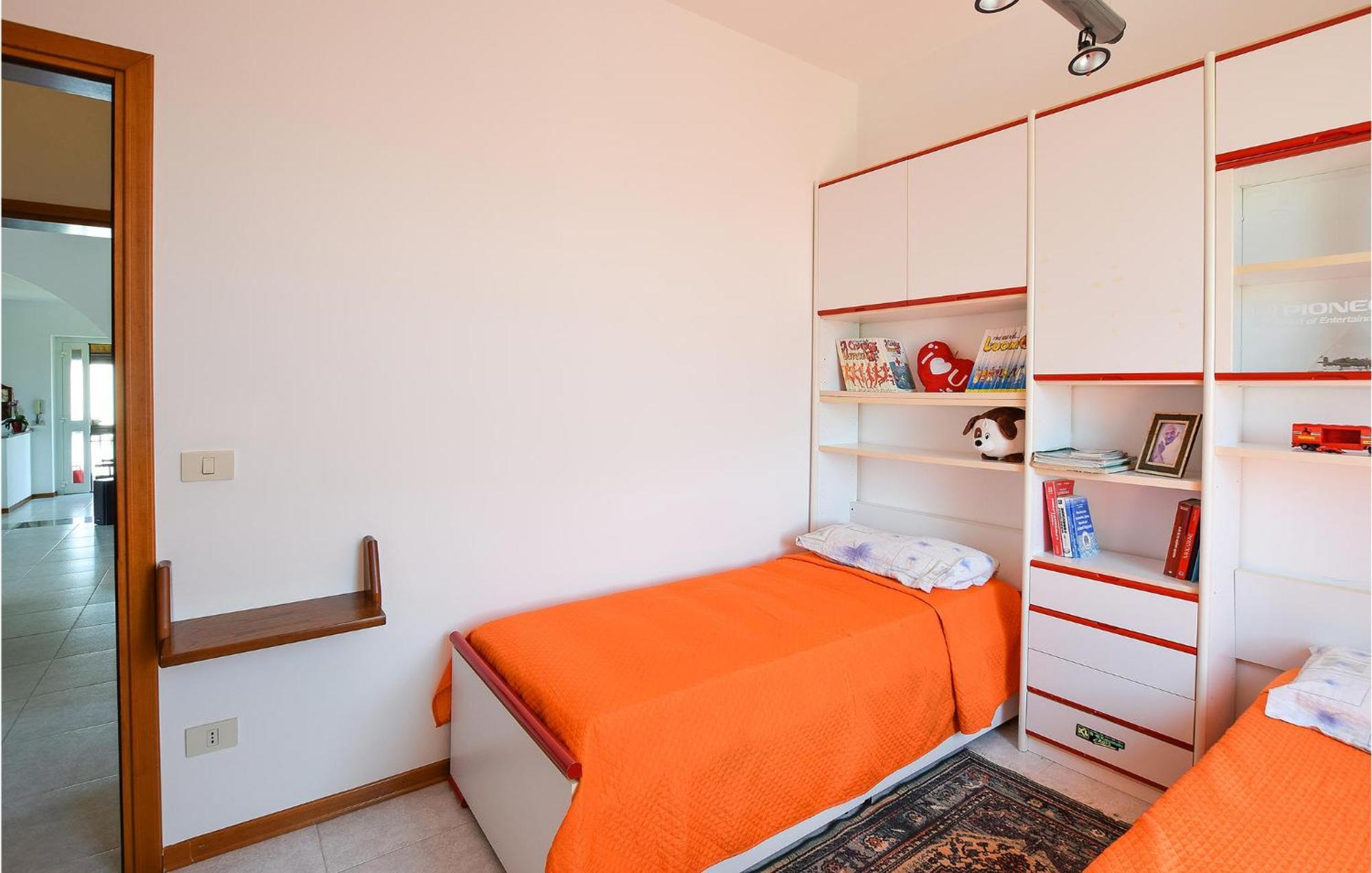 2 Bedroom Cozy Apartment In Grado Exteriör bild