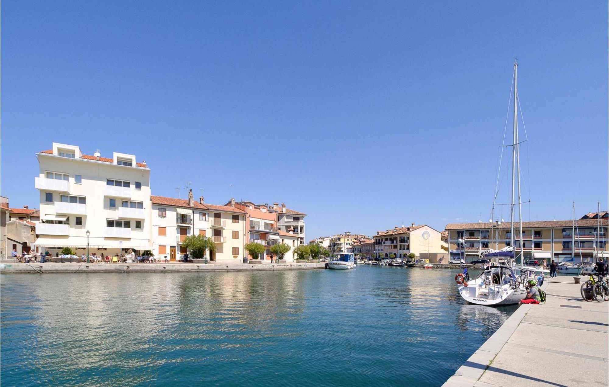 2 Bedroom Cozy Apartment In Grado Exteriör bild