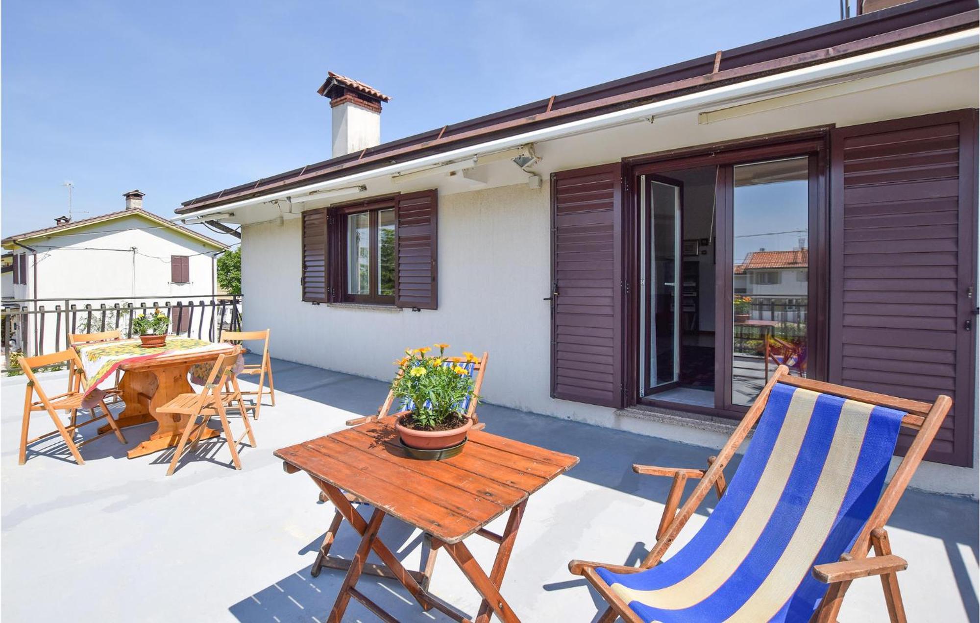 2 Bedroom Cozy Apartment In Grado Exteriör bild